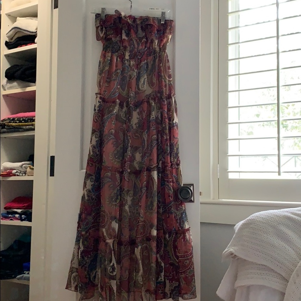 Strapless flowy long dress